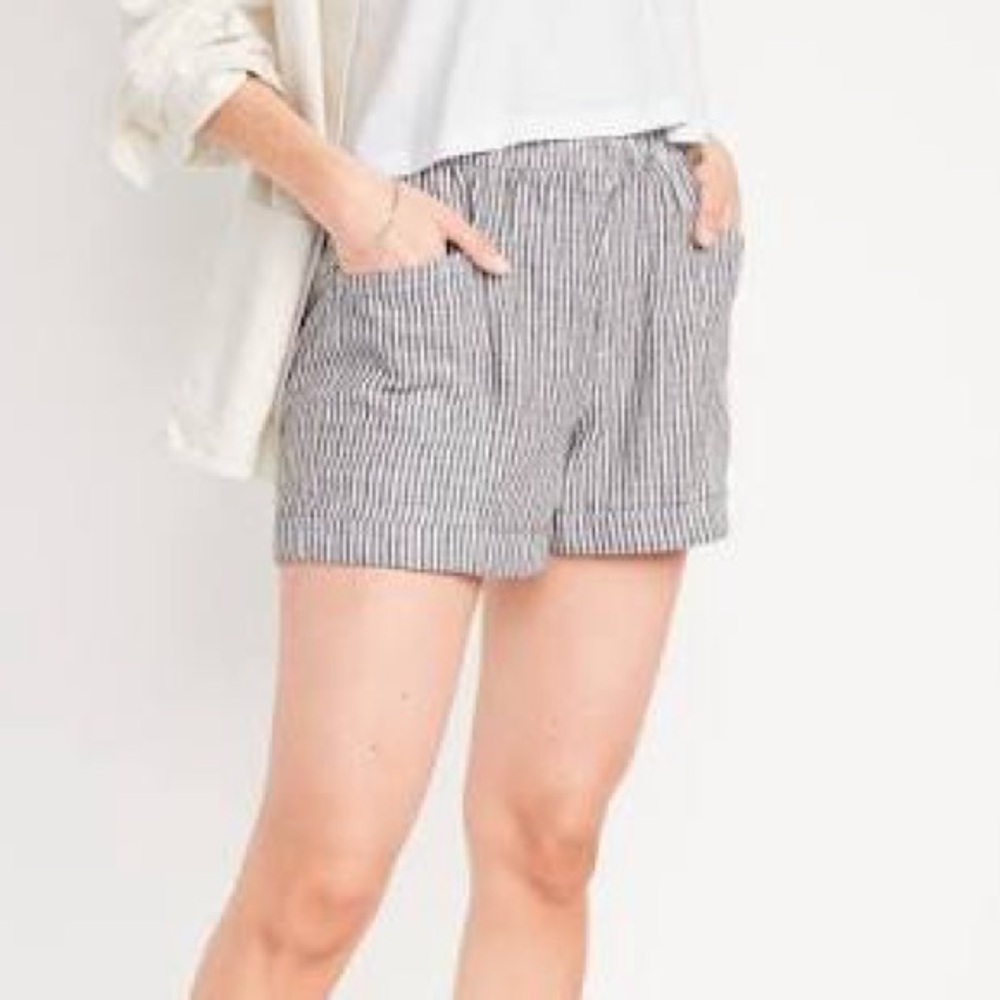✨NEW✨Old Navy Gray & White Pinstripe Linen Blend Shorts
